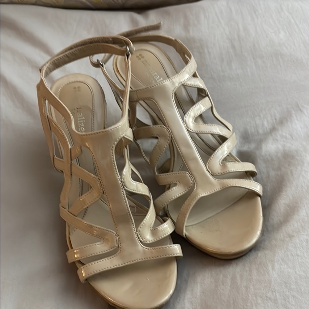 Naturalizer Elegant Cream Strappy Sandals size 9 patent leather worn once